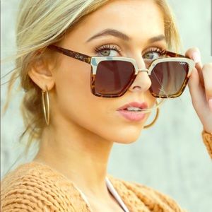 Quay Jaclyn Hill Upgrade Gold/Tortoise sunglasses